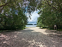 Ein Ort zum Verweilen: Der Strand am Ostufer des Seddiner Sees.