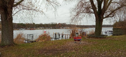 Weg am Havelufer zwischen Fähre und Schloss Caputh