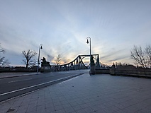 von der Glienicker Brücke nach Nikolskoe und zur Anlegestelle der Pfaueninsel-Fähre