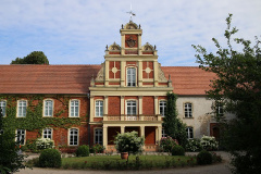 Dauermodenschau und Wehrtürme im Grenzland